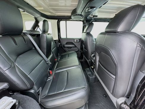 Used 2021 Jeep Wrangler Unlimited Sahara w/ Cold Weather Group AWD/4WD image 19