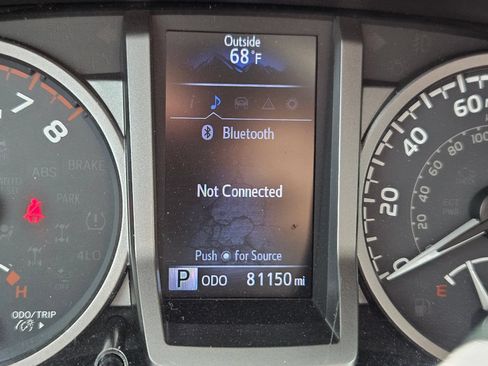 Used 2018 Toyota Tacoma SR5 AWD/4WD image 15