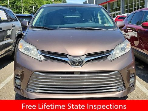 Used 2019 Toyota Sienna XLE w/ XLE Navigation Package AWD/4WD image 2