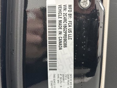 Used 2023 Chrysler Pacifica Touring-L FWD image 11