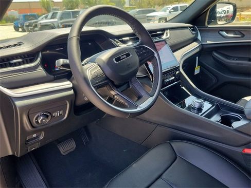 New 2025 Jeep Grand Cherokee L Limited w/ Luxury Tech Group II image 18