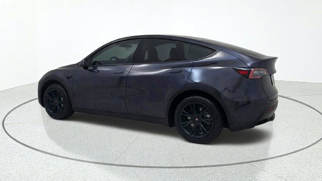 Used 2024 Tesla Model Y 2WD image 5