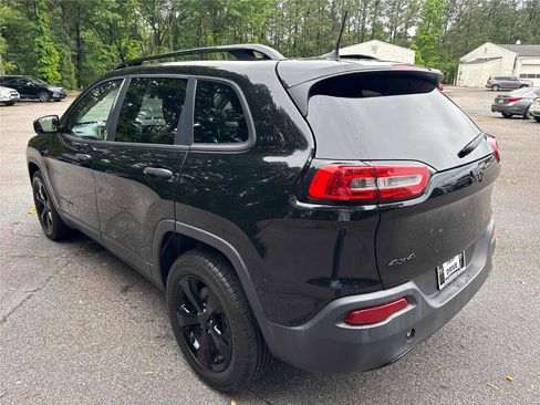 Used 2017 Jeep Cherokee Sport w/ Cold Weather Group AWD/4WD image 8