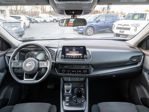 Used 2023 Nissan Rogue SV FWD image 2