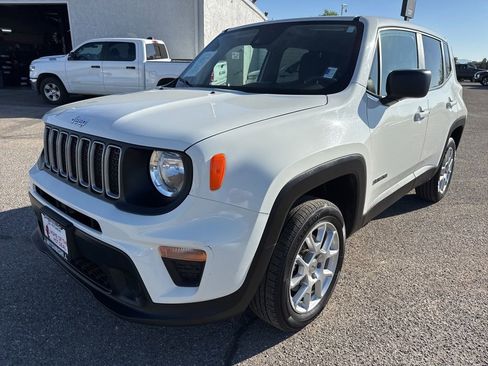 Used 2023 Jeep Renegade Latitude AWD/4WD image 3