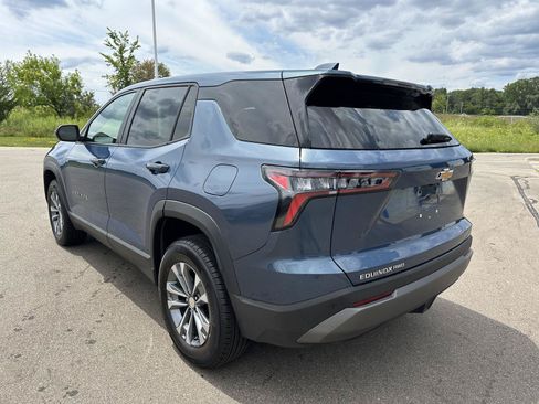 Used 2025 Chevrolet Equinox LT AWD/4WD image 3
