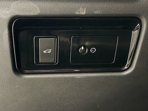 Used 2017 Jaguar F-PACE Premium image 10