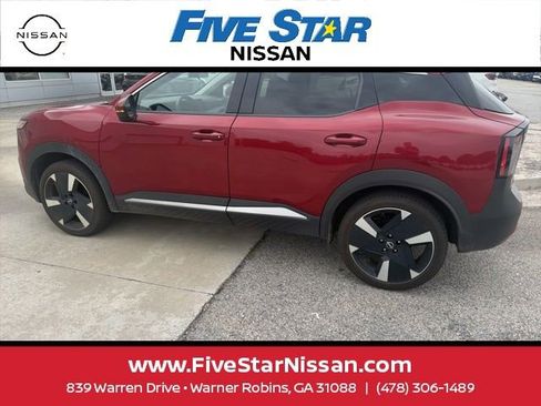 Used 2025 Nissan Kicks SR w/ SR Premium Package FWD image 10