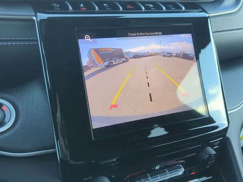 Used 2025 Jeep Grand Cherokee Laredo image 28