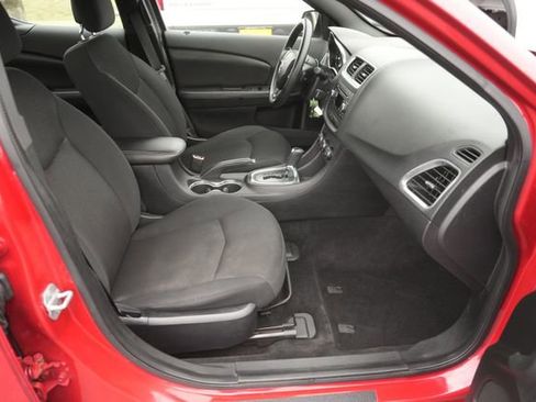 Used 2013 Dodge Avenger SE image 18