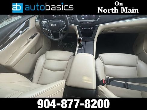 Used 2017 Cadillac XT5 FWD image 24