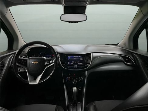 Used 2020 Chevrolet Trax LT w/ LT Convenience Package FWD image 22