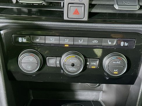 Used 2024 Volkswagen Taos SE image 23