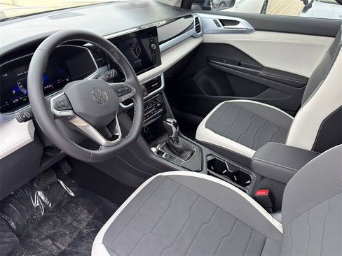 New 2026 Volkswagen Taos SE image 8