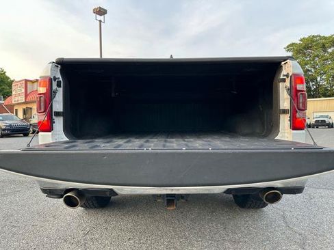 Used 2019 RAM 1500 Laramie AWD/4WD image 16