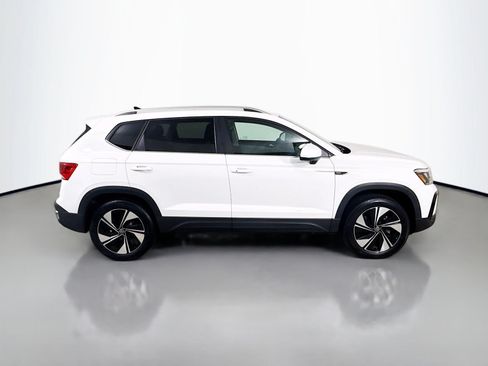 Certified 2024 Volkswagen Taos SE AWD/4WD image 8