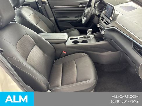 Used 2025 Nissan Altima 2.5 SV FWD image 17