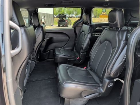 Used 2025 Chrysler Pacifica Select FWD image 28