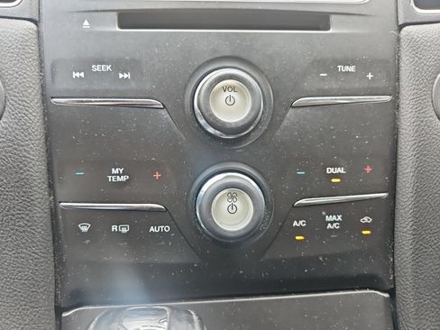 Used 2015 Ford Taurus SEL w/ Equipment Group 201A FWD image 20