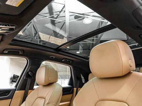 Used 2019 Porsche Cayenne image 5