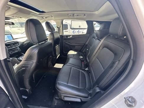 Used 2022 Ford Escape SEL w/ Technology Package image 10