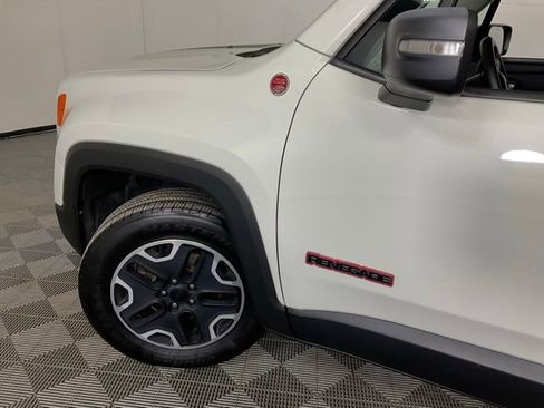 Used 2015 Jeep Renegade Trailhawk w/ Premium Leather Group image 35