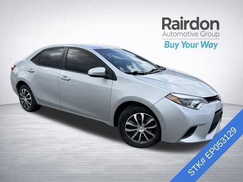 Used 2014 Toyota Corolla LE FWD image 2