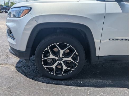 Used 2025 Jeep Compass Limited AWD/4WD image 9