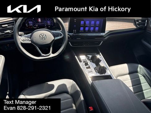 Used 2025 Volkswagen Atlas SEL AWD/4WD image 18