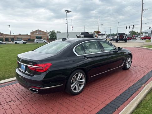 Used 2018 BMW 750i xDrive AWD/4WD image 3