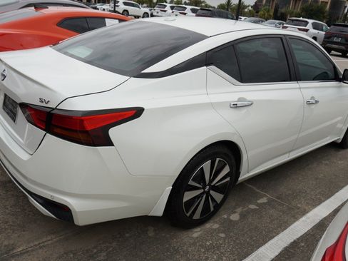 Used 2019 Nissan Altima 2.5 SV FWD image 4