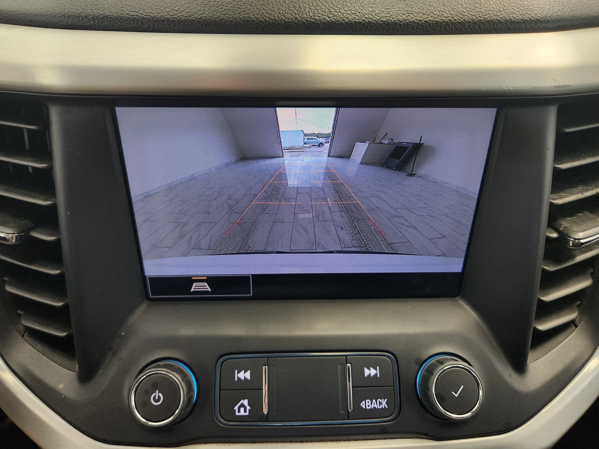 Used 2023 GMC Acadia SLT FWD image 16