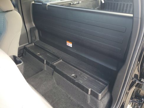 Used 2022 Toyota Tacoma SR RWD image 13