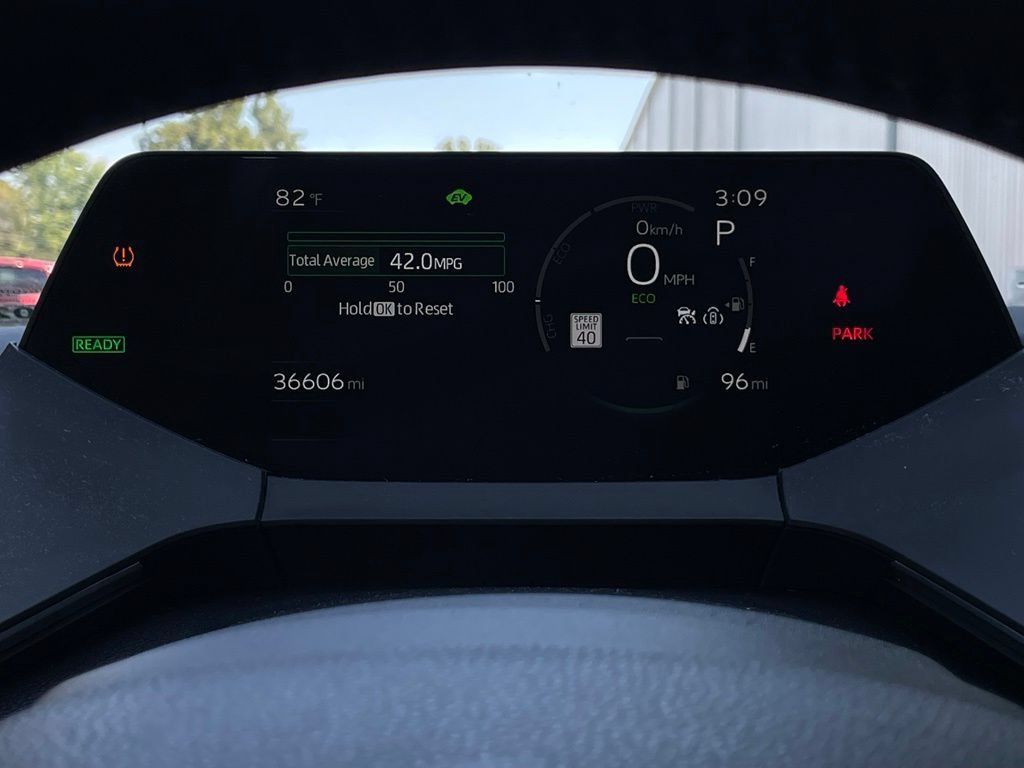 Used 2025 Toyota Prius XLE FWD image 16
