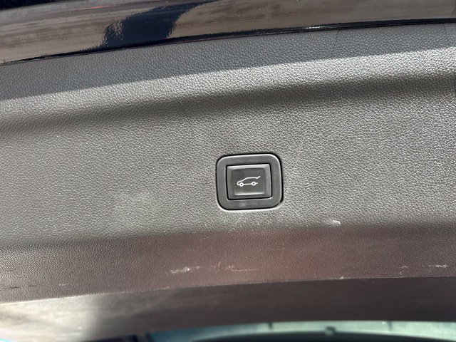 Used 2023 Cadillac Escalade ESV Sport Platinum w/ LPO, Floor Liner Package AWD/4WD image 12