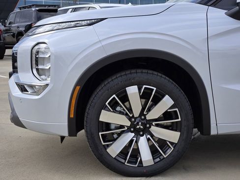 New 2026 Mitsubishi Outlander SEL image 5