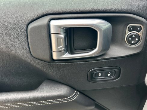 Used 2022 Jeep Wrangler Unlimited Sahara image 11