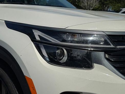 Certified 2024 Kia Seltos S image 9