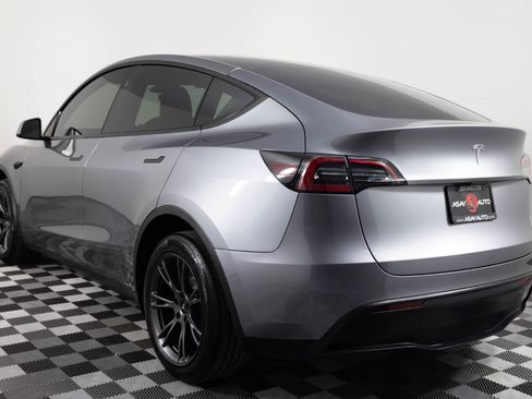 Used 2025 Tesla Model Y Long Range RWD image 5