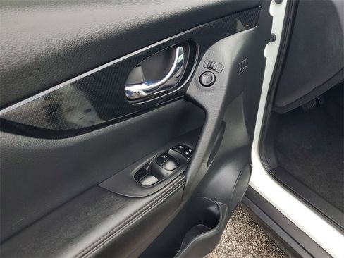 Used 2019 Nissan Rogue SL w/ Premium Package image 13