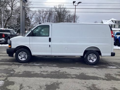 New 2025 Chevrolet Express 2500 Work Van image 4