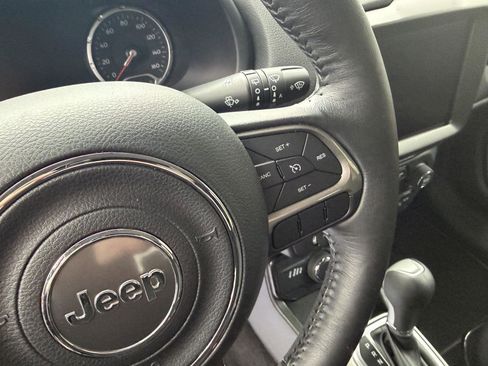 Used 2022 Jeep Renegade Latitude w/ Convenience Group AWD/4WD image 15