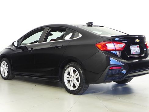 Used 2018 Chevrolet Cruze LT w/ Convenience Package image 9