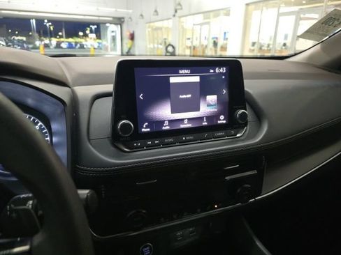 Used 2022 Nissan Rogue SV image 19