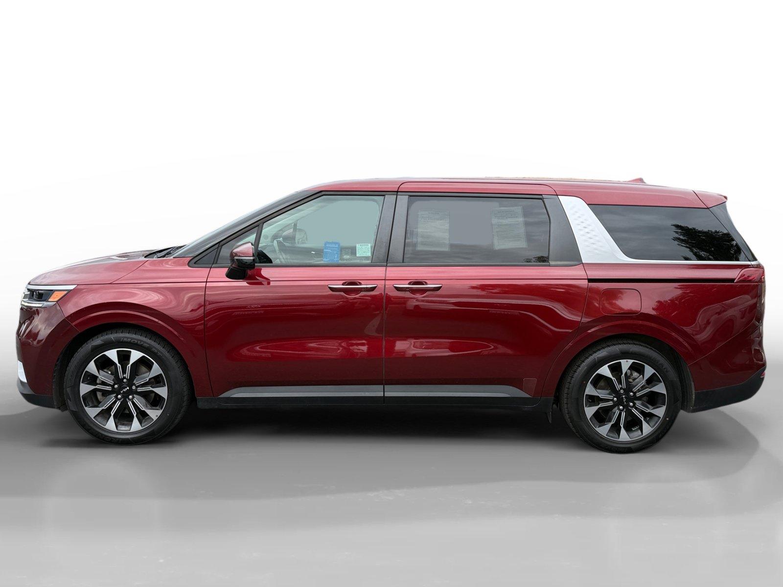 Used 2022 Kia Carnival EX FWD image 2