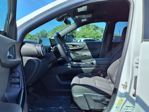 Used 2026 Chevrolet Equinox LT FWD image 16