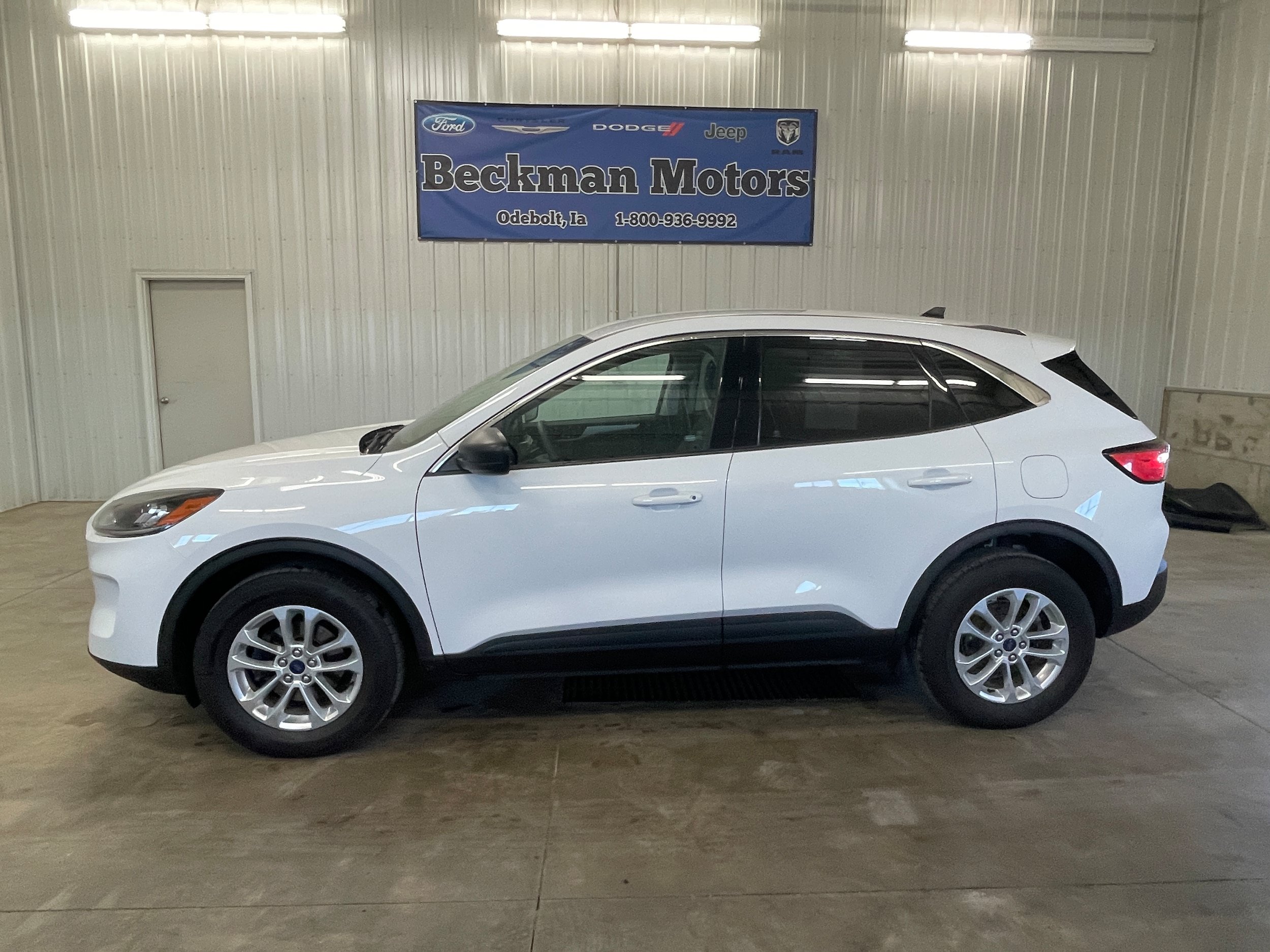 Used 2022 Ford Escape SE AWD/4WD image 2
