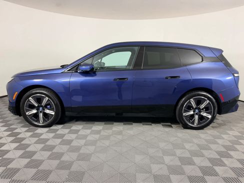 Used 2024 BMW iX xDrive50 w/ Sport Package AWD/4WD image 6