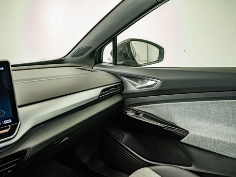 Used 2025 Volkswagen ID.4 Pro RWD image 25