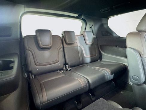 New 2025 Nissan Armada SL w/ Captain's Chari Seat Package image 25